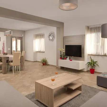 Lovely In With Kitchen * Galižana