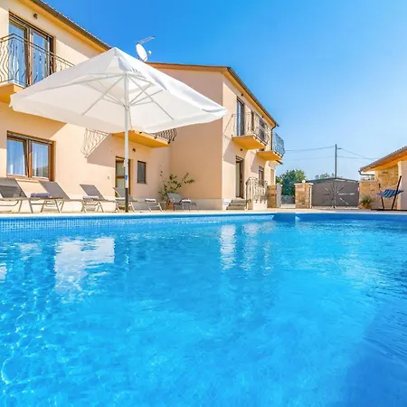 Holiday home 6 Bedroom Cozy In