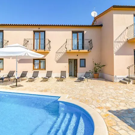 6 Bedroom Cozy In Holiday home