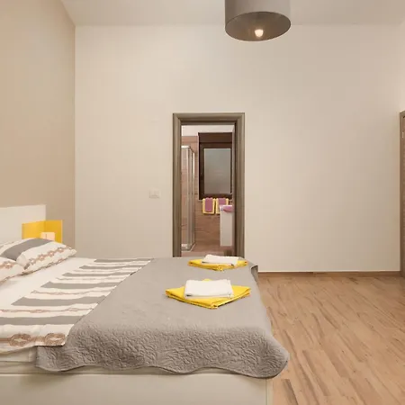 Lovely In With Kitchen Galižana