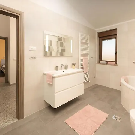 Lovely In With Kitchen בית נופש Galižana