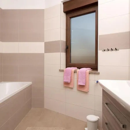 6 Bedroom Cozy In Holiday home