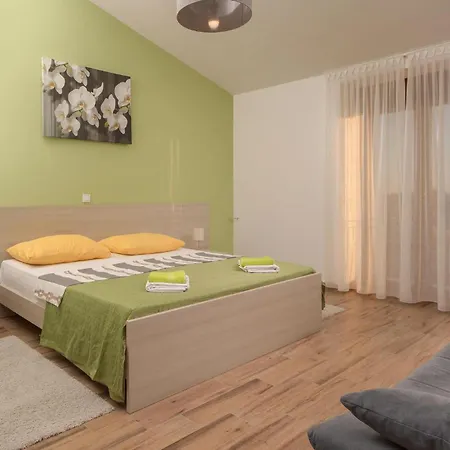 Lovely In With Kitchen בית נופש *