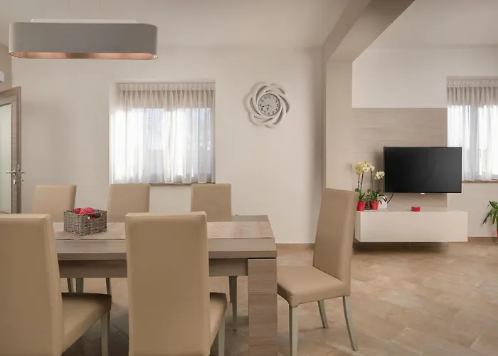6 Bedroom Cozy In Σπίτι διακοπών