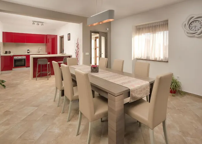 6 Bedroom Cozy In * Galižana