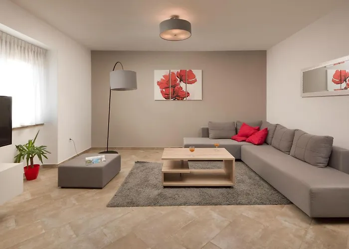 6 Bedroom Cozy In