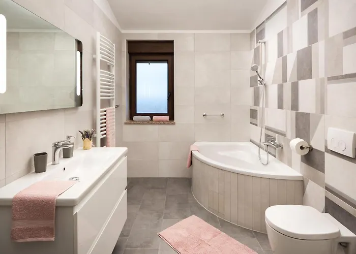 6 Bedroom Cozy In Σπίτι διακοπών *