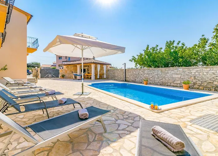 Σπίτι διακοπών 6 Bedroom Cozy In Galižana