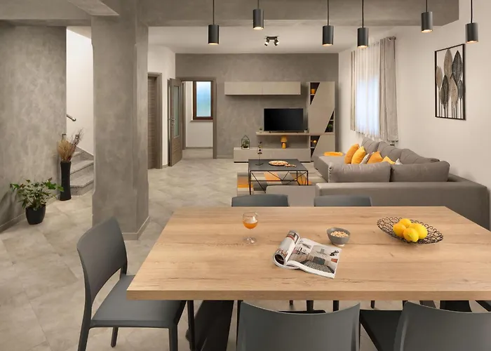 6 Bedroom Cozy In * Galižana
