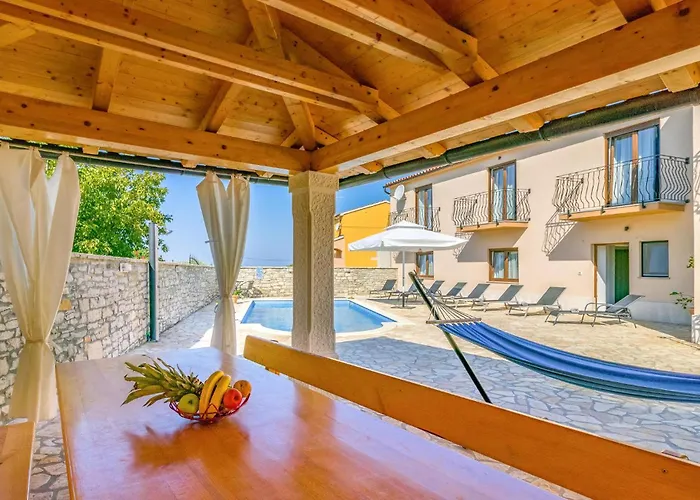 6 Bedroom Cozy In Σπίτι διακοπών *