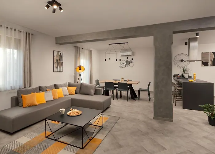 6 Bedroom Cozy In Σπίτι διακοπών Galižana