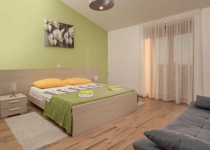 6 Bedroom Cozy In Σπίτι διακοπών *