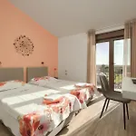 Stunning In Galižana