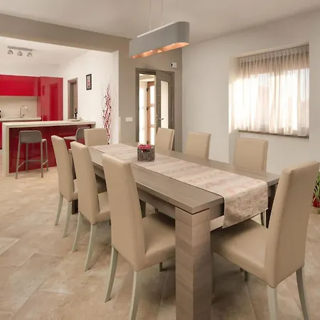 Luxurious In * Galizana