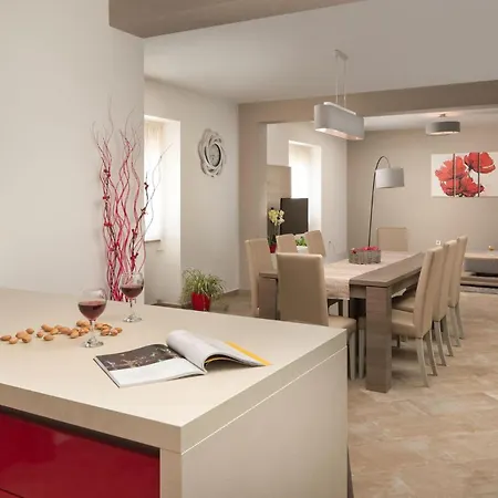 Σπίτι διακοπών Lovely In With Kitchen Galižana