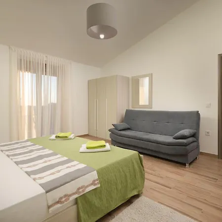 Luxurious In Galižana